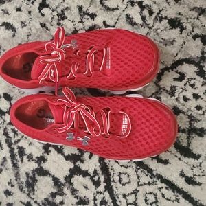Like new under armor sneakers